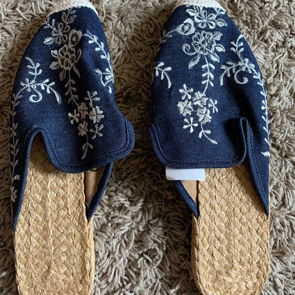 Tesoros Abaca Slippers - Picture 5 of 10